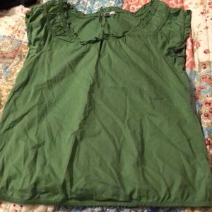 Green size medium cap sleeve top
